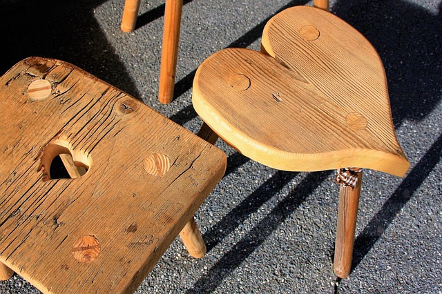 dřevěné stoličky